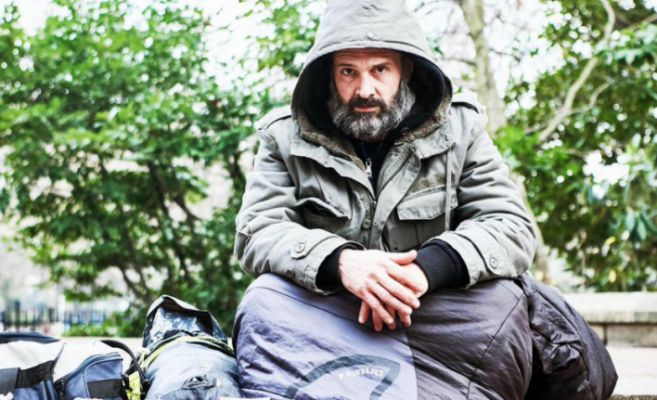 Мъж доброволно стана просяк за 60 дни – ще се изумите колко успявал да заработва на ден!