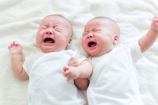 Жена роди близнаци от различни татковци, след като изневери на съпруга си