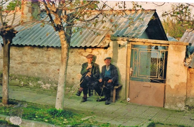 На бащите, които вече ги няма. И на тези, които все още са тук. На теб, тате!