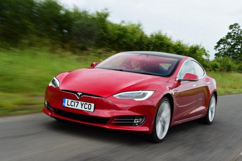 Създават нова Tesla като за България: Ще заобикаля дупки!