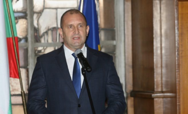 Румен Радев: Живял съм 13 години в авиогородок – на поляната, до пистата в едни порутени блокчета!