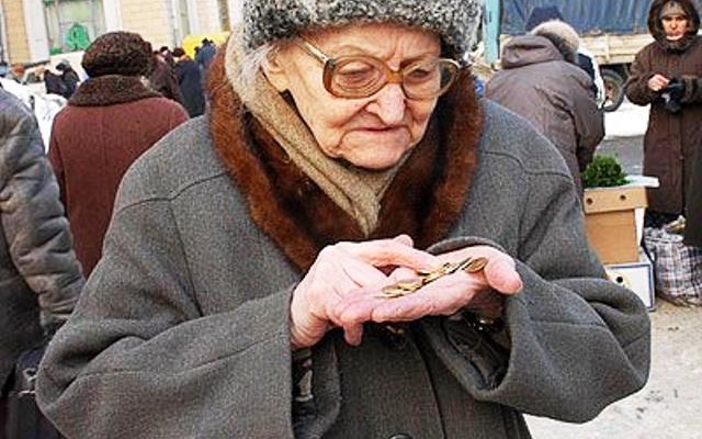 Арестуваха баба на 74, крала е храна от супера, защото пенсията не стига