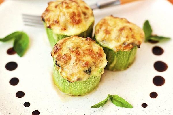 Вкусни тиквички по турски с плънка и невероятен сос