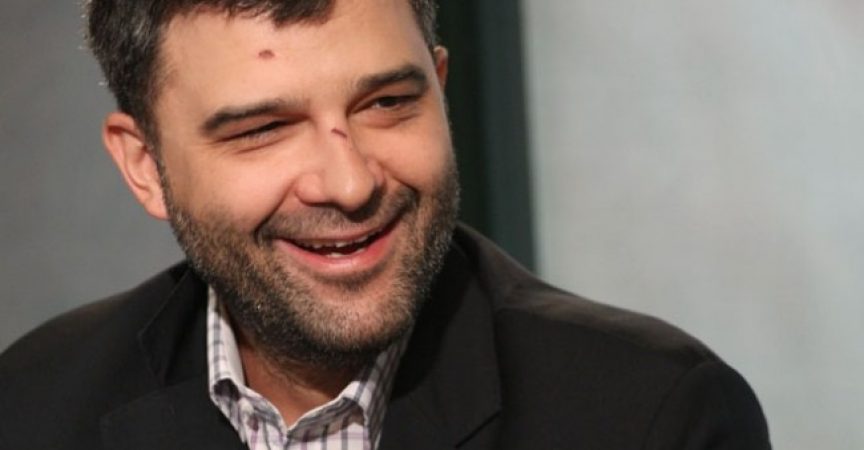 Малък Тошко се хвали със собствен самолет! Внукът на Тато е един от 50-те българи с такъв!