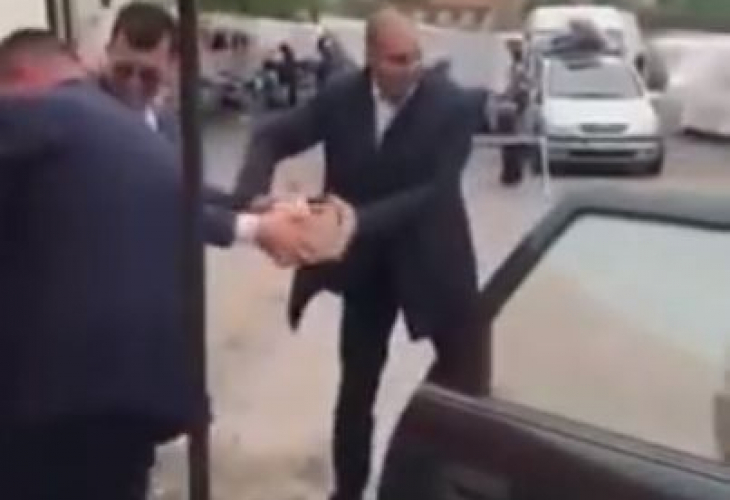 Цветанов стана истински хит в мрежата с това ВИДЕО: Запретна ръкави и…