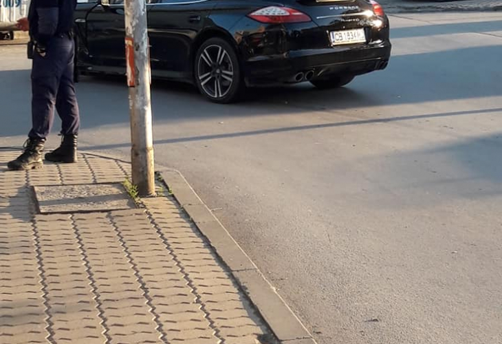 Софиянец с лъскаво „Порше“ направи голяма дивотия и стана за смях в мрежата (СНИМКИ)