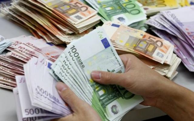 Тези 3 зодии ще се затрупат от пари през ЮЛИ