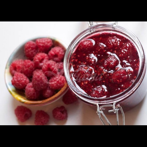 1 кг малини, 1,5 кг захар и 5 минути – най-вкусното малиново сладко иска само толкова и става бомба: