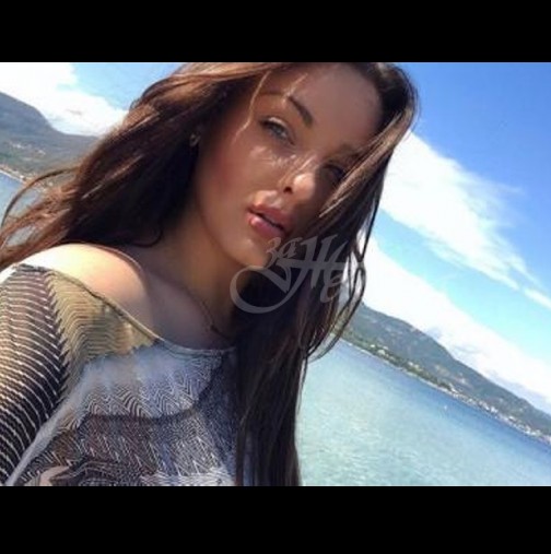 Дъщерята на Глория събра очите на морето с пищни форми и неземна красота! снимки Дъщерята на Глория събра очите на морето с пищни форми и неземна красота! снимки