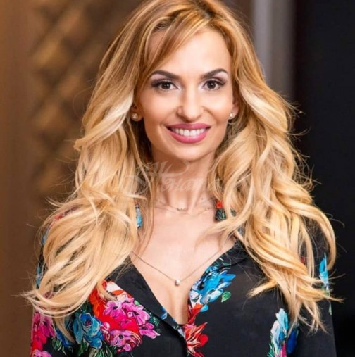 Малина засрами и 20-годишните с тяло – 52-годишната баба изглежда като богиня по бански (Снимки): Малина засрами и 20-годишните с тяло – 52-годишната баба изглежда като богиня по бански (Снимки):