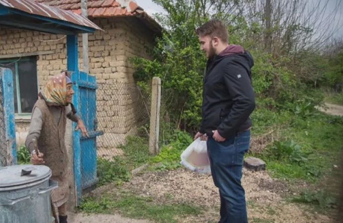 „Дари храна, дари любов“: Ученици от София с уникална кампания СНИМКИ