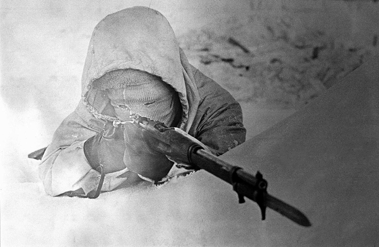 10 БРУТАЛНИ факта за най-великия снайперист „БЯЛАТА СМЪРТ”