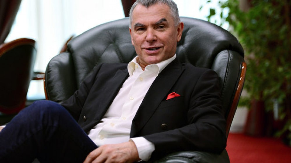 Атанас Бобоков пръснал над 1 милион по миската Ива Титова