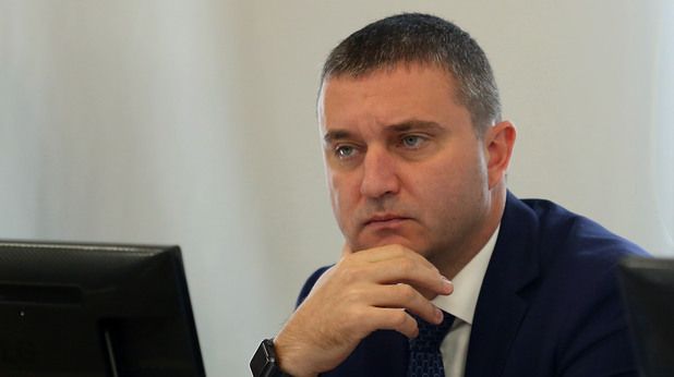 Горанов на крачка от оставка!?