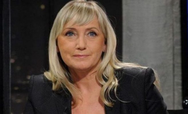 Вижте в какъв луксозен палат живее Елена Йончева (снимки) Вижте в какъв луксозен палат живее Елена Йончева (снимки)