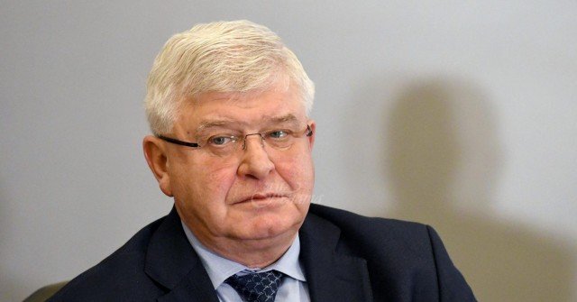 Здравният министър съобщи преди малко дали ще има балове. Решено е вече!