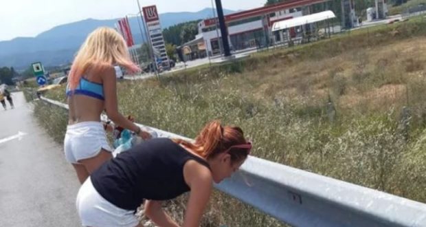 На път за Гърция 4 наши момичета по къси шорти шашнаха всички! СНИМКИ
