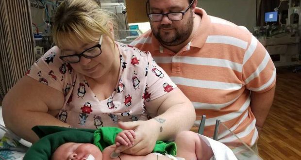 Помните ли бебето-гигант, което се роди почти 6 кг? Ето как изглежда днес рекордьорът (Снимки) Помните ли бебето-гигант, което се роди почти 6 кг? Ето как изглежда днес рекордьорът (Снимки)