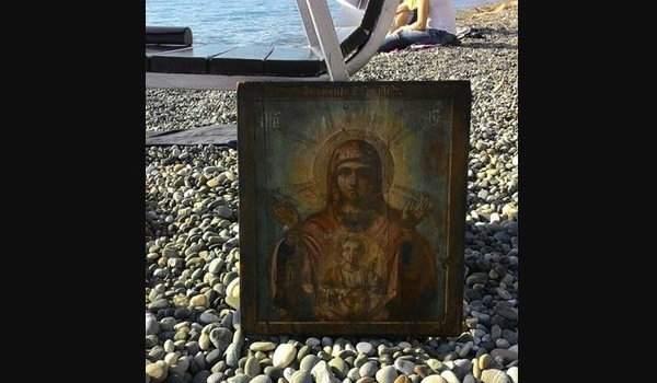 “Делфини извадиха икона от Черно море (СНИМКИ)