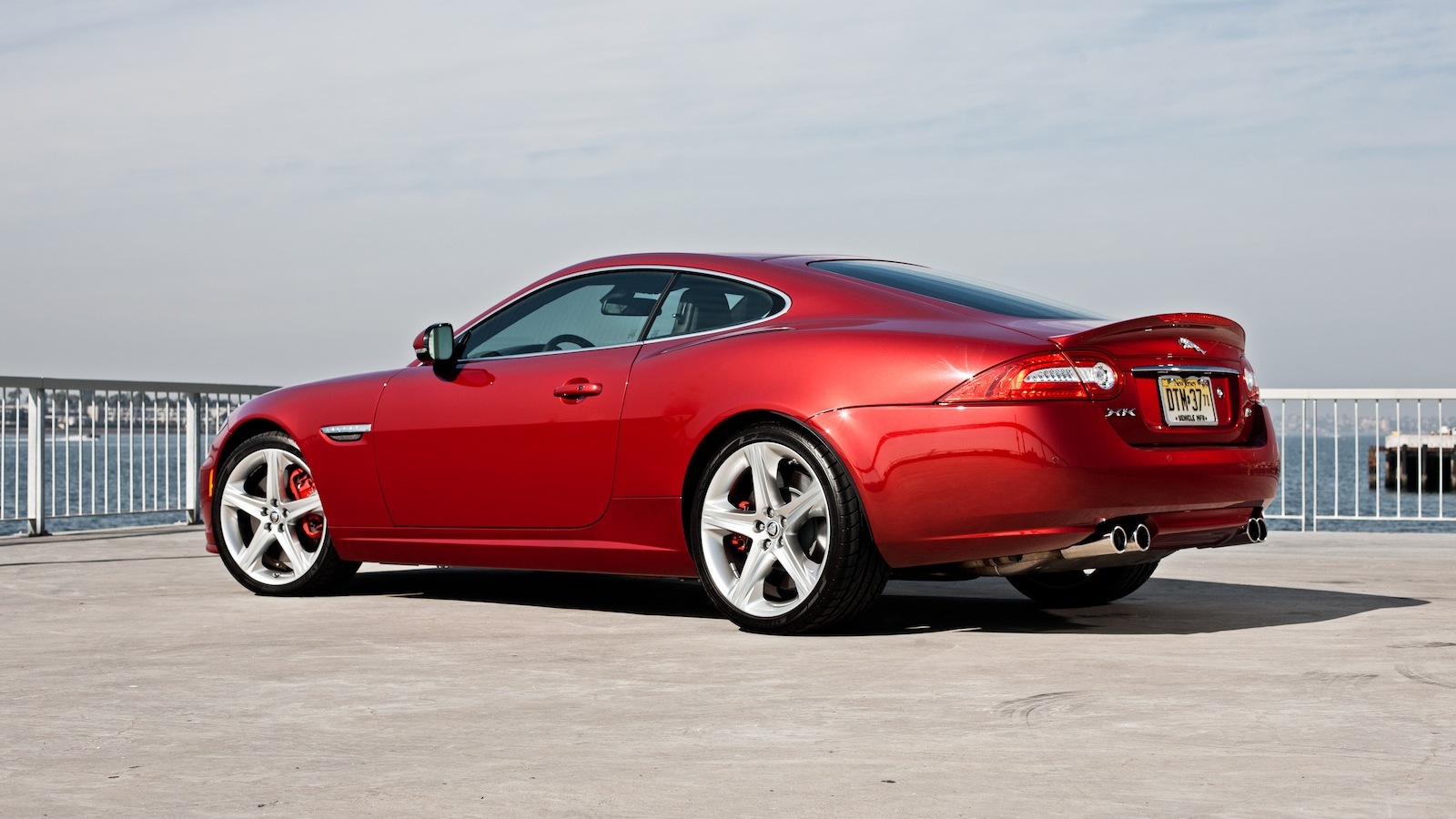 Робот удари Jaguar и Porsche сред най-скъпите артикули, продадени от България (СНИМКИ)