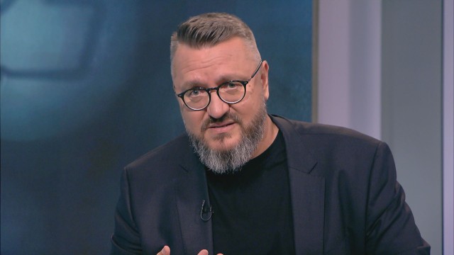 Мартин Карбовски към властта: Пикая върху вас!