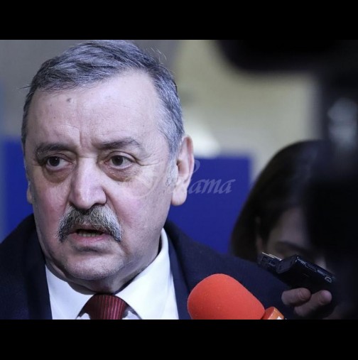 Проф.Кантарджиев: COVID-19 остава до 2022 при тези условия, ето и кога затягаме мерките: