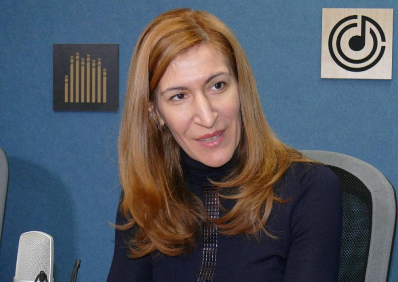 Неузнаваема: Ангелкова сияе с новия нос, прическа, уши, джуки, скули…ВИЖТЕ