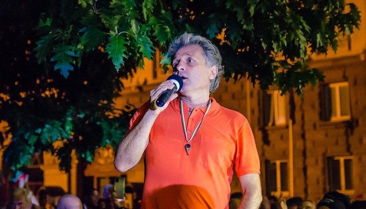 Къци Вапцаров: Давайте на човек по 2000 лева на месец и затваряйте колкото искате!
