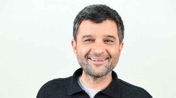 Тодор Славков показа бохемския си дом: Вижте къде живее внукът на Тато
