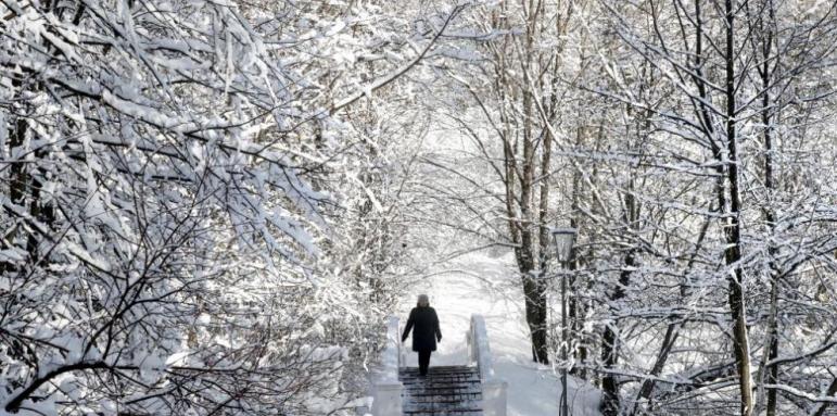 Климатолог: Циклон удря България, студен душ ни залива! По Коледа времето ще бъде