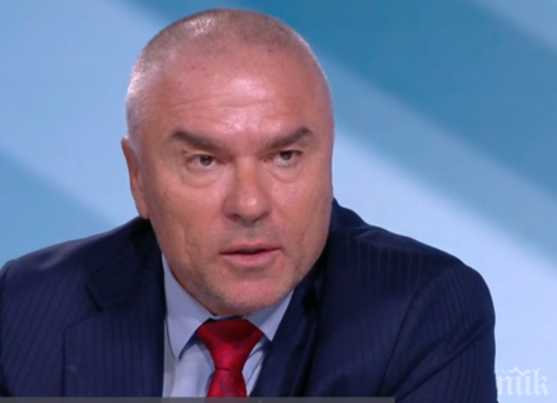 Марешки показа сина си: Изхранвах го с помощи от „Червения кръст“, продължава да износва мои стари дрехи, защото живеем скромно