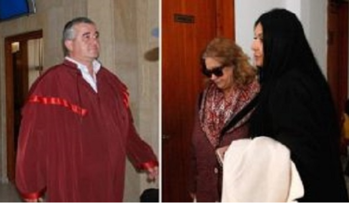 Учителката Веселина Гинева бута повече от 2 километра контейнер с убития си мъж Димитър