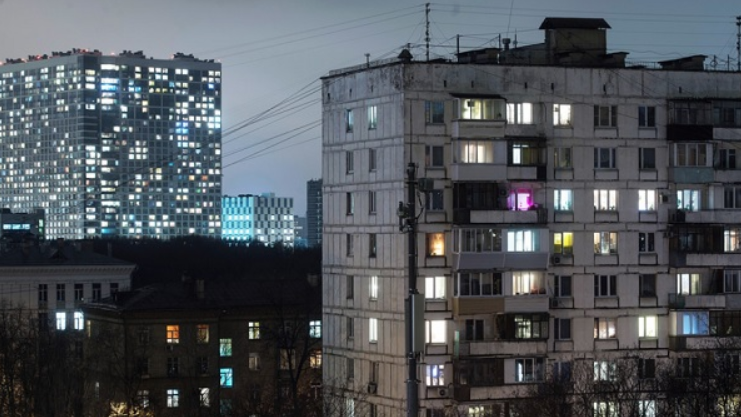 Руснак падна от 9-ия етаж и се качи обратно, за да си довърши питието