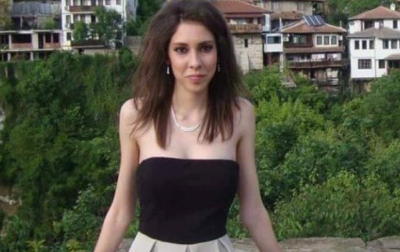 4 години след зверското убийство на Вероника баща й работи, за да издържа убиеца