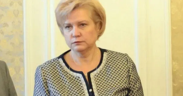 Менда Стоянова: Каква бедност!? Не познавам човек с по – малко от 3000 лв. заплата!