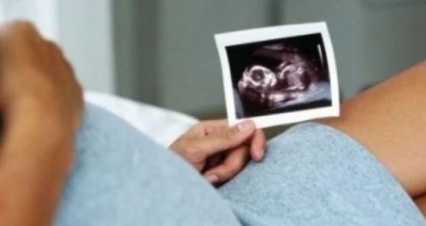 Жена роди без полов акт от 18 месеца и без да разбере, че е бременна