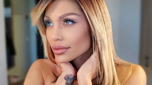 Джулиана Гани се пусна гола от ваната СНИМКА 18