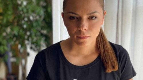 Колежка на Темелкова от “Братя“ я изтипоса гола от съблекалнята СНИМКИ
