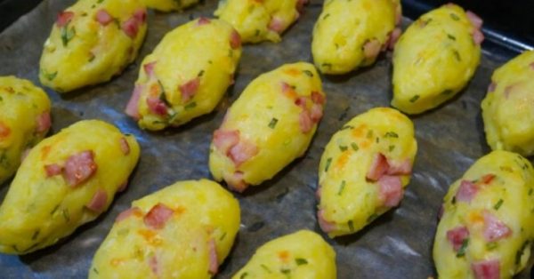 Най-вкусните картофи, които някога сте яли! Малко кашкавалче, малко чесънче и почва едно ядене – на корем!