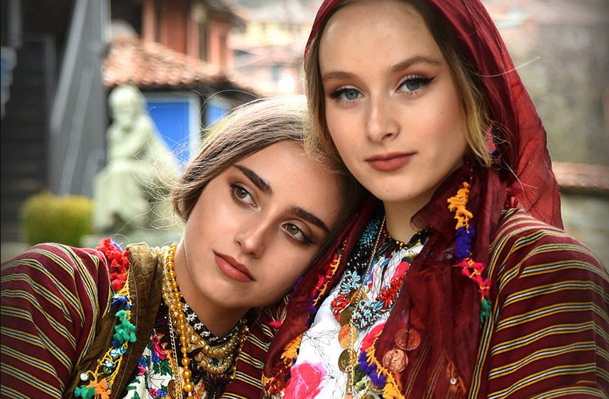 Двете приказно красиви родопчанки, които вдъхновиха България / СНИМКИ