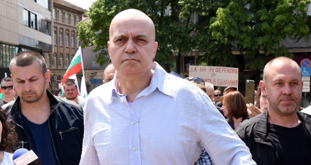 Слави Трифонов избухна: За да ме спрат, трябва да ме заколят на Орлов мост!