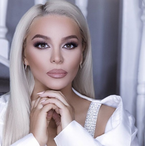И помен не остана от красивата ДесиСлава-Снимка