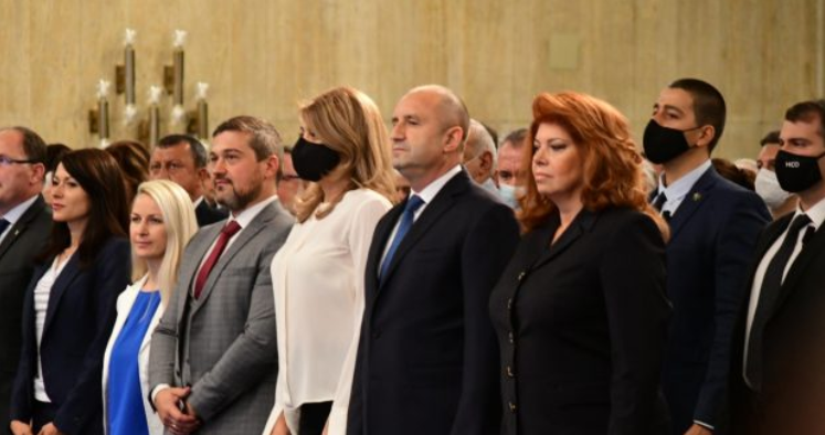 Президентът Радев: Ние няма да оставим българите да се свиват от страх в нишите на оцеляването