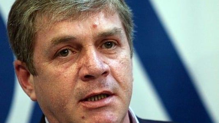 По времето на бай Тошо администрацията беше 80 000, сега са 200 000. Какво точно работят?