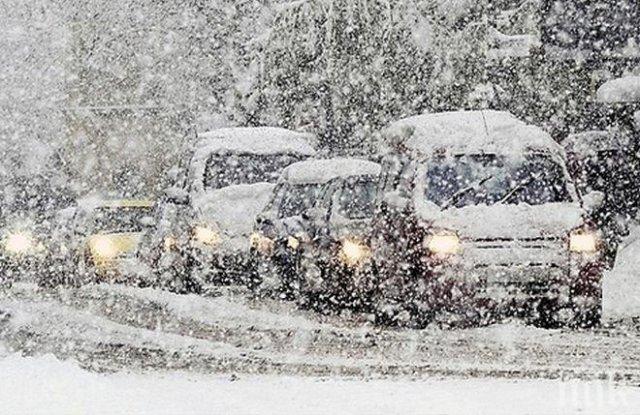 МРАЗОВИТА ПРОГНОЗА! Идат сняг и урагани, живакът пада до –8°!