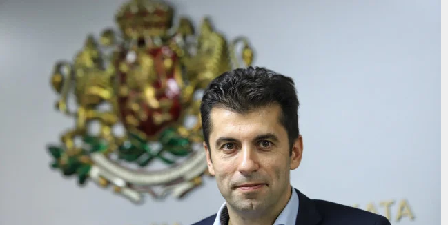 Ето го Кирил Петков като младоженец, красивата му съпруга и трите им дъщери СНИМКИ
