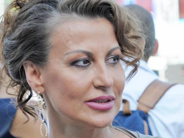 Питаме защо реве Илиана? Раева получила помещение на „Спартак“ за 1000 лв., преотдава го за 15 бона
