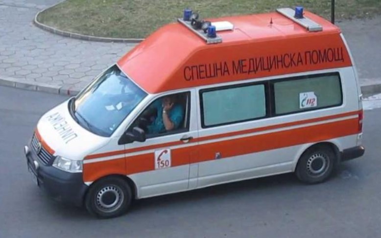 На живо от разклона за Расник, Пернишко. Касапницата е тотална, 4 жертви