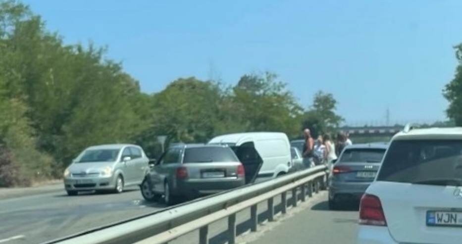 Бясна гонка с полицията в насрещото на пътя Созопол – Бургас, много катастрофи
