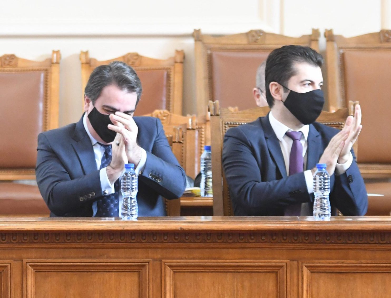 Кирил Петков и Асен  Василев влязоха в историята: С 2,5 млрд. лева ремонтираи 7 километра пътища!